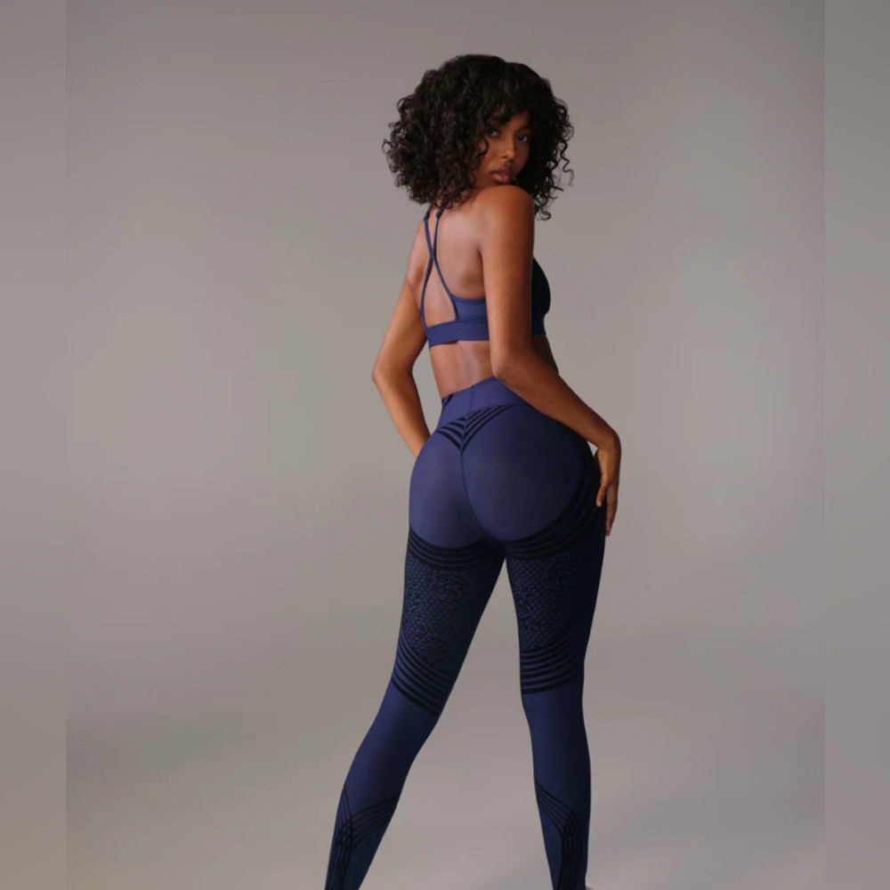 NWT SAVAGE X FENTY High Waist Leggings Size M Workout Compression